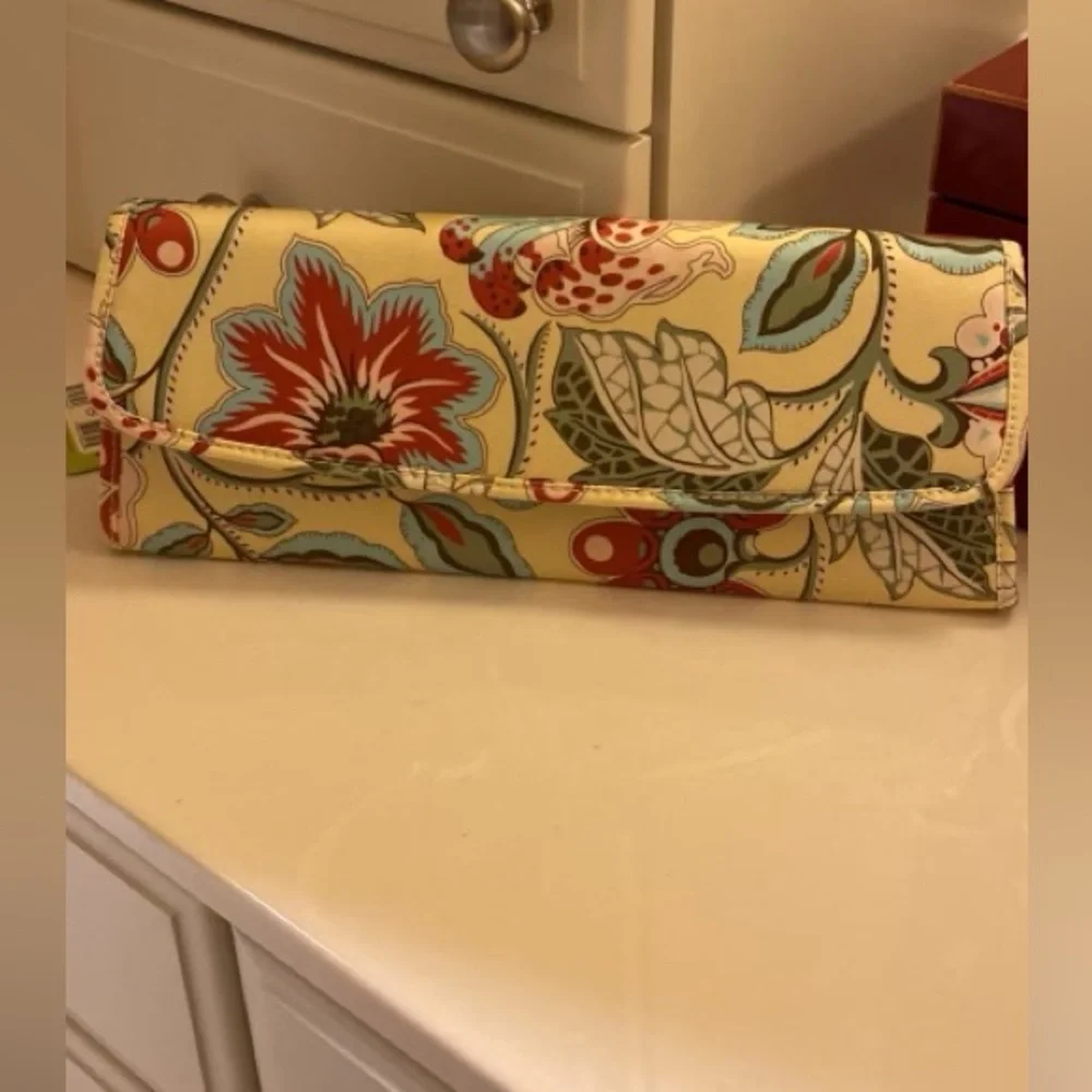 Floral Wallet - Picture 1 of 3